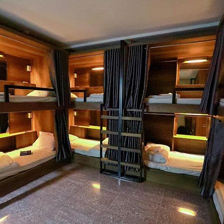 Bui Vien Street Hostel Хошимин Экстерьер фото