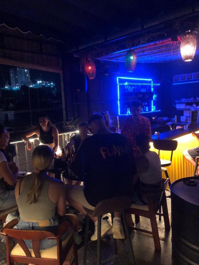 Bui Vien Street Hostel Хошимин Экстерьер фото